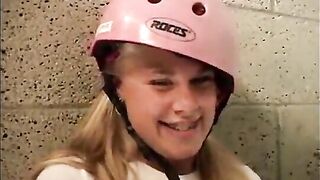 Little summer likes fingering snatches in public