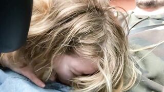 Blond teen sucks weenie in car
