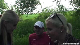 2 Czech Milfs share a rod in nature