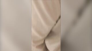 Elle joue la secrétaire cochonne