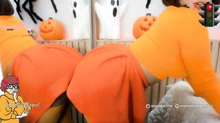 Zoombie Velma Dinckley Scooby Doo cosplay for halloween red light green light game, sucking hard on her sex toy and teasing with her booty plug, do u desire to play??