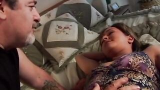 Old Chap Makes Bitch's Vagina Squirt