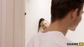 SHAME4K. Hunk lets step mom’s hot girlfriend take a shower