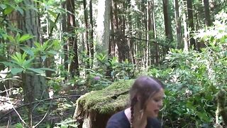 Cheerleader screwed in the woods