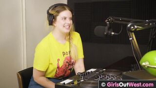 Bulky breasty cutie licks hirsute cunt and booty in the studio