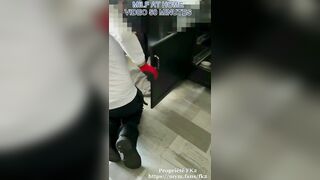 Fuite sous l'évier! Mother I'd Like To Fuck allume le plombier et se fait baiser HARD par les deux trous - mother I'd like to fuck AT HOME