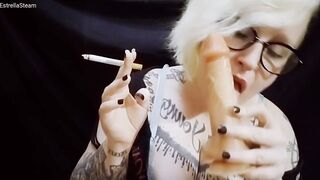Fetish Hotty smokes and blows at the same time
