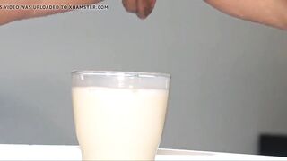 Dominika C dips her cunt in oil