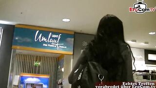 Sex im Kaufhaus - deutsche black teen schluckt sperma in der Umkleide