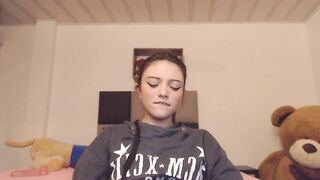 Virginal-faced cutie masturbates live during the time that this babe lets u watch