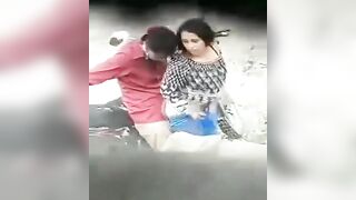 فتاة مصرية تمارس الجنس هي و صديقها في الشارع