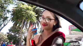 Latin Babe screws outdoors for money