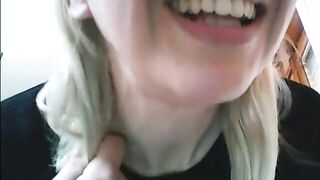 hai la mommy puttana! Lo sai segaiolo?