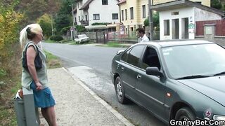 That Guy Picks Up Granny For Bushy Vagina Playing With