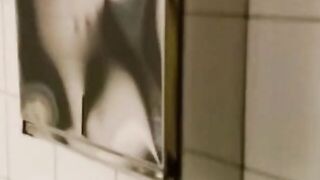 Mi Gronlund - ''Levottomat three - kun mikaan ei riita''