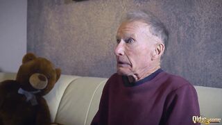 2 sexy sweethearts suck granddad rod and share his ejaculation