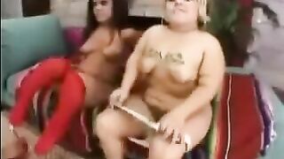 Lesbo Squirting Midgets (4 videos)