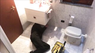 ANTEPRIMA - BIONDA ITALIANA SI FA SCOPARE DALL'IDRAULICO