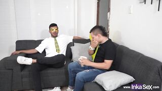 engaño de año nuevo, despues de la fiesta de año nuevo marido se queda borrachoy amigo termina comiendose el coño de su mujer