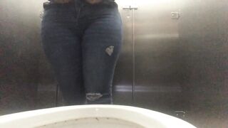 HIDDEN CAMERA IN THE BATHS OF THE SHOPPING CENTER