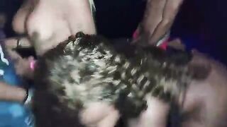 Perdeu a aposta e o amigo comeu a esposa suruba