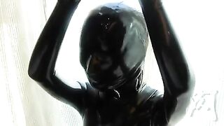 Bizarre latex breathplay