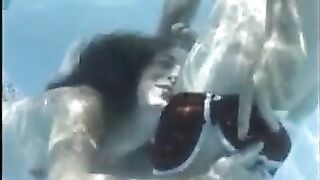 Sex Underwater - Sis