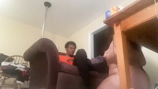 Nervous Delivery Driver gets praised for nice service with large lalin girl butt