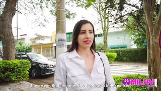 Hermosa brasileña me enseña su apartamento y le dejo el ano lleno de sperm.