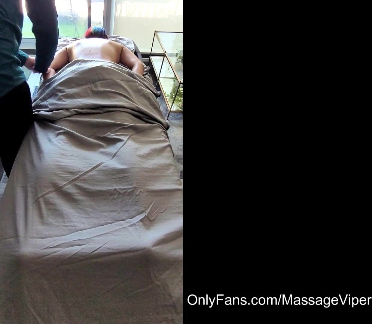 Free Exhibitionist Mixed Oriental Flashing During Her Massage Porn Video