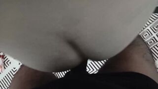 Hermanastra en pijamas me ayuda a reparar el aire acondicionado y a cambio la follo por su gran culo, que lindas bragas tenia