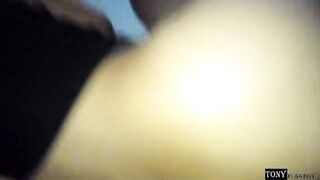 ¡Oh no! ese es el agujero equivocado.. Ay ¡Duele!, por favour no me jodas el culo. Lo siento nena! no es mi culpa que te pones demasiado lubricante.