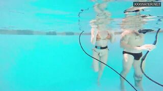 Pair films – pair Eva Sasalka and Jason banging underwater