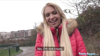 Public Agent Glamorous Alexis Bardot screws on backseat