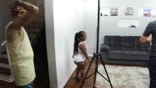 The little uncle was dying to bang the large-tailed dwarf