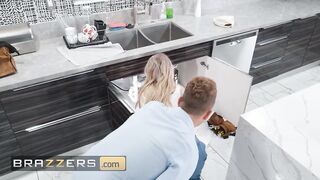 BRAZZERS - Smokin' Sexy Handywoman Kaylee Ryder Visits Van's Abode To Fix His Sink But Ends Up Fixing His Dick