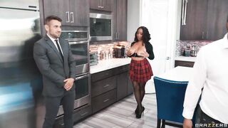 Sneaky Banging And Abode-Hunting Quincy Roee Brazzers