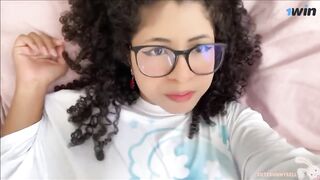 POV: Tu hermanastra quiere llevarse mejor contigo