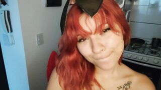 Conejita traviesa condimenta tu comida con su conchita - videollamada explosiva