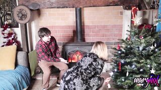 ma belle mère fais le sapin, je la regarde et lui défonce le cul