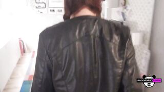 PandaVlog: giovane esibizionista italiana all'ikea