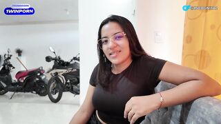 mi nueva vecina me da la bienvenida