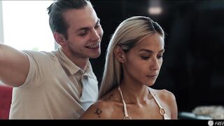 TIME FREEZE - Photographer FREEZES And Bangs Celebrity Yoga Influencer Veronica Leal In Her Mansion