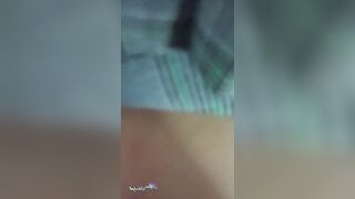 PAPI QUE HACES? ME DUELE MI COLITA Y SIENTO QUE ME HAGO PIPI! COLEGIALA GÜERITA PIERDE SU INOCENCIA!