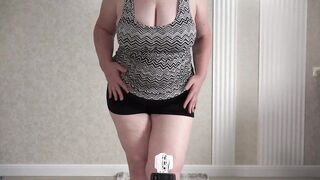 Large booty tries on pants, shorts and records a hot movie scene for her lover. Home camera watches older wife. PAWG.