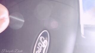 Me jalo la polla en el carro