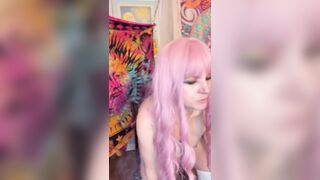 Suzy Wylde is hawt & ???? willing ???? to cum !! See as this babe explores her snatch ????