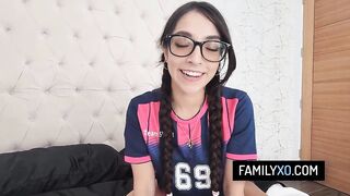 Concupiscent teen entice stepdad by showing him her juicy cunt and getting a creampie after