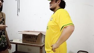 The delivery dude split my twat until my twat squirted