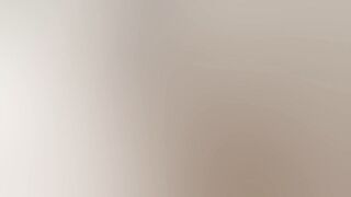 Concupiscent stepdaughter masturbates during the time that her stepmom talks on the phone SQUIRTS - Porn in Spanish